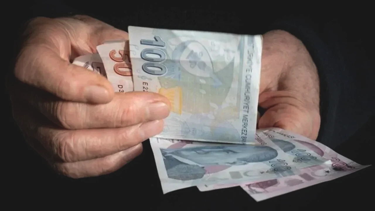 Memur Emeklisinin Ocak Maaşı Hesaplandı! Öğretmen ve Polis Emeklisi Ne Alacak?