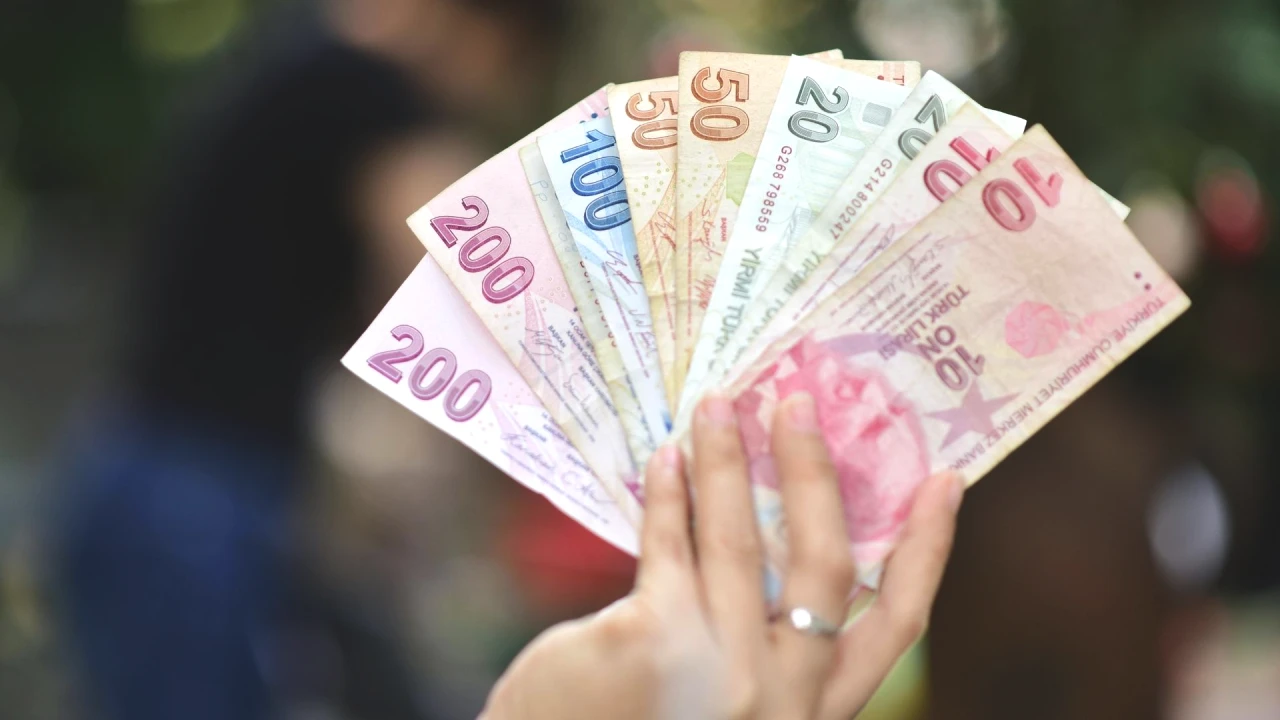 Asgari Ücretin 6.828 TL'si 9 Ayda Eridi! 2027 İçin Kritik Eşik 36 Bin TL