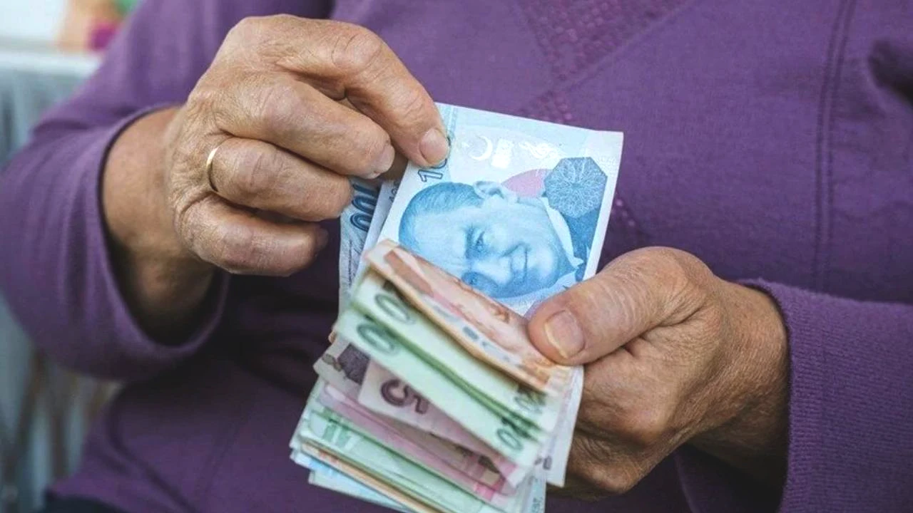 En Düşük Emekli Aylığı 26 Bin TL Olacak mı? Uzman İsim Şartını Açıkladı